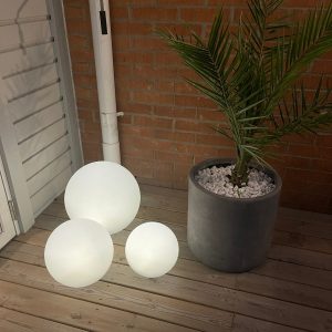 Noa LED kugler hvid-farvet Ø25-30-40cm 3stk. (FORUDBESTIL TIL SIDST FEBRUAR)